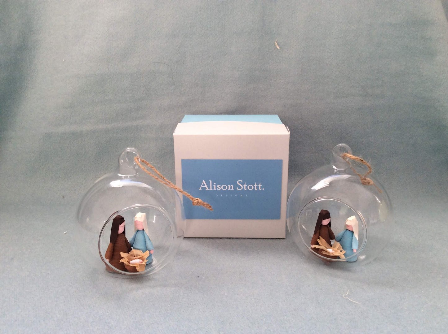 Set of 4 nativity baubles