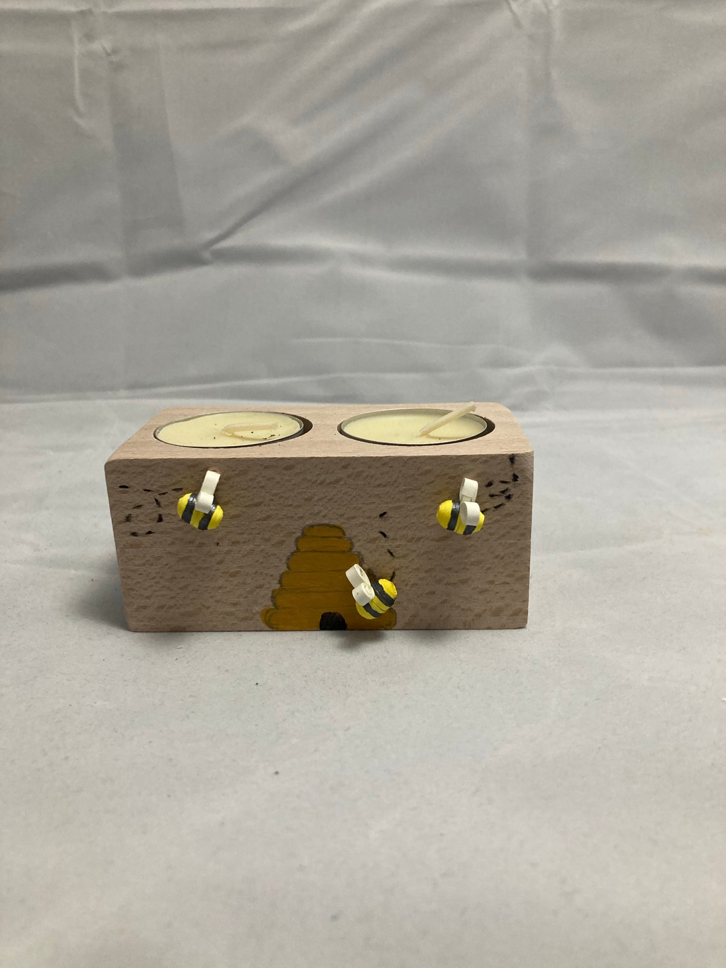 Double tea light holder with bees